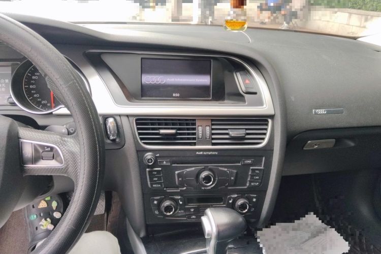 Used Audi A5 2010 2.0TFSI Coupe Audio And AC Panel