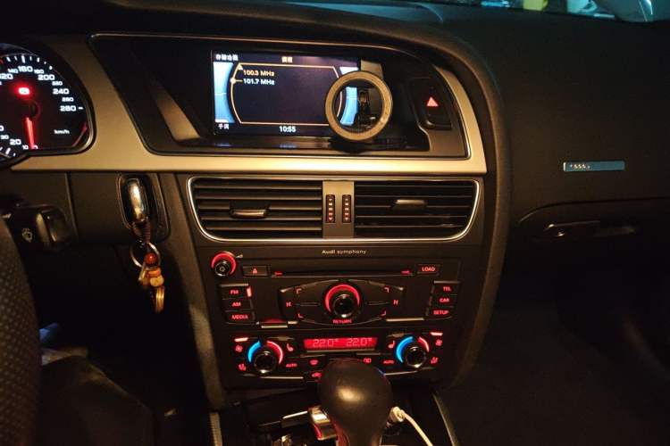Used Audi A5 2010 2.0TFSI Coupe Audio And AC Panel