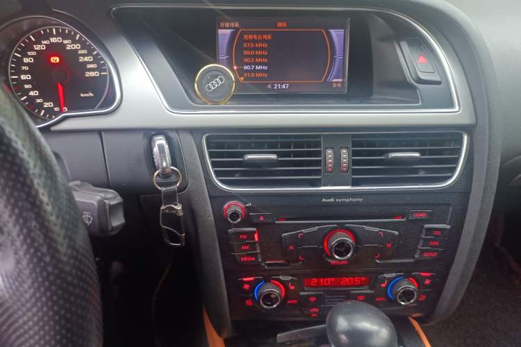 Used Audi A5 2010 2.0TFSI Cabriolet Audio And AC Panel