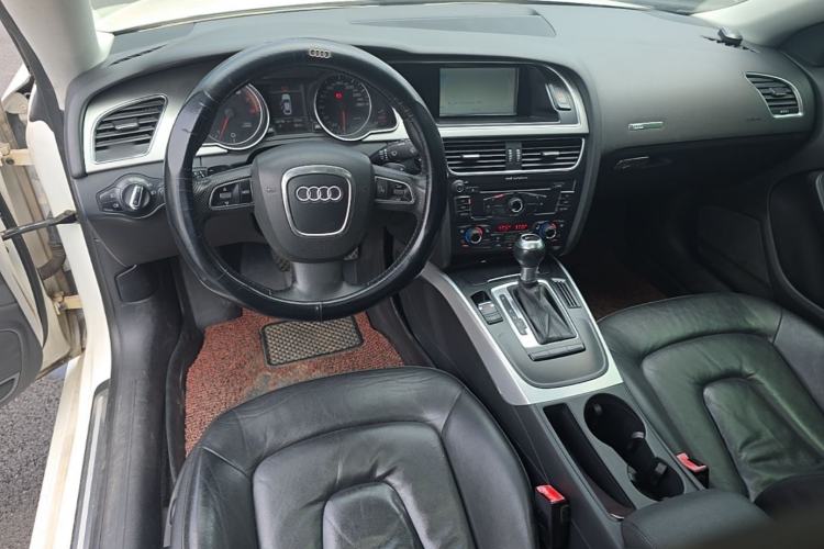 Used Audi A5 2010 2.0TFSI Sportback Comfort Model Center Console