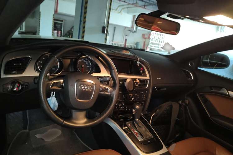 Used Audi A5 2010 2.0TFSI Coupe Center Console