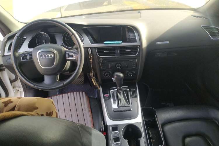 Used Audi A5 2010 2.0TFSI Cabriolet Center Console