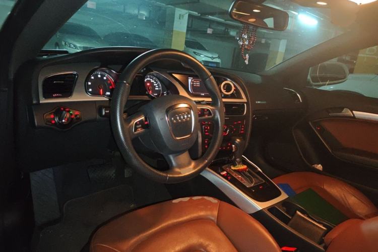 Used Audi A5 2010 2.0TFSI Coupe Center Console