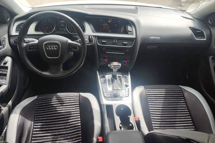 Used Audi A5 2010 2.0TFSI Sportback Comfort Model Center Console