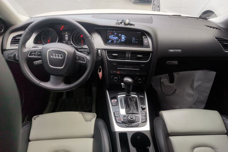 Used Audi A5 2010 2.0TFSI Sportback Technology Model Center Console