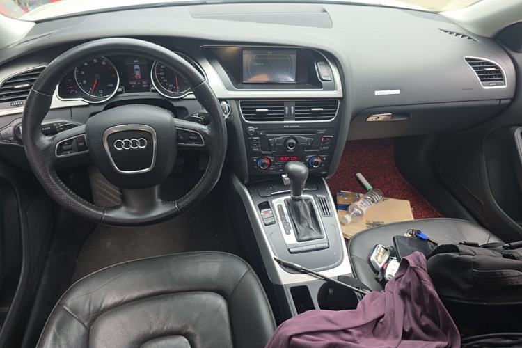 Used Audi A5 2010 2.0TFSI Sportback Comfort Model Center Console