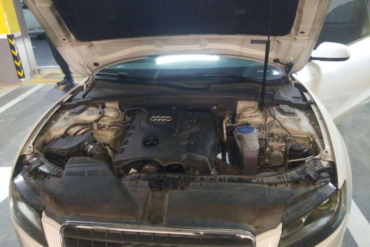 Used Audi A5 2010 2.0TFSI Coupe Engine Bay