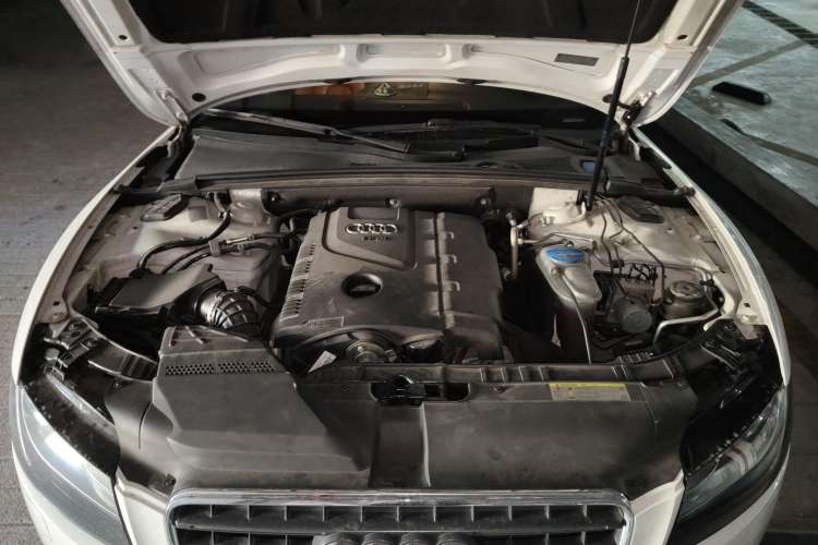 Used Audi A5 2010 2.0TFSI Coupe Engine Bay
