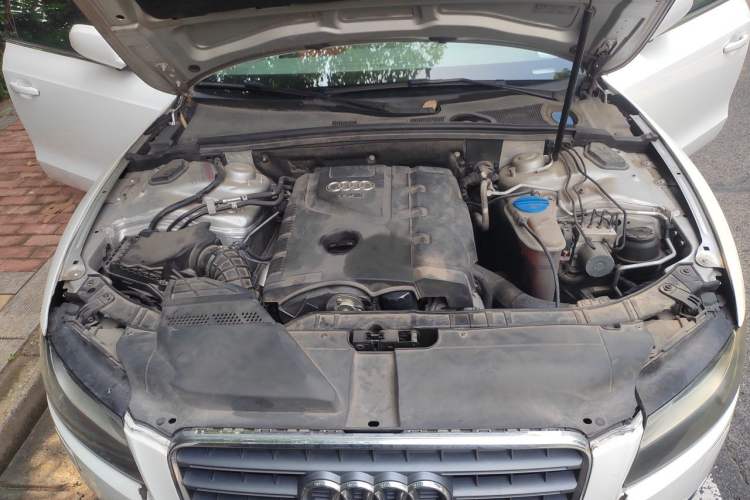 Used Audi A5 2010 2.0TFSI Sportback Comfort Model Engine Bay