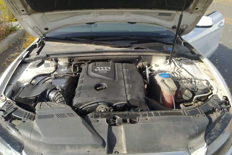 Used Audi A5 2010 2.0TFSI Cabriolet Engine Bay