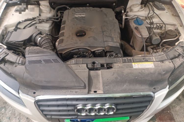 Used Audi A5 2010 2.0TFSI Cabriolet Engine Bay