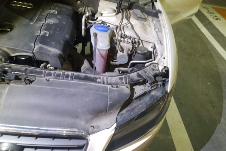 Used Audi A5 2010 2.0TFSI Coupe Engine Bay Left