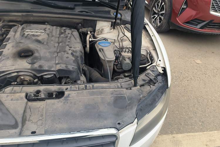Used Audi A5 2010 2.0TFSI Coupe Engine Bay Left