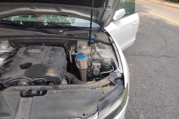 Used Audi A5 2010 2.0TFSI Sportback Comfort Model Engine Bay Left