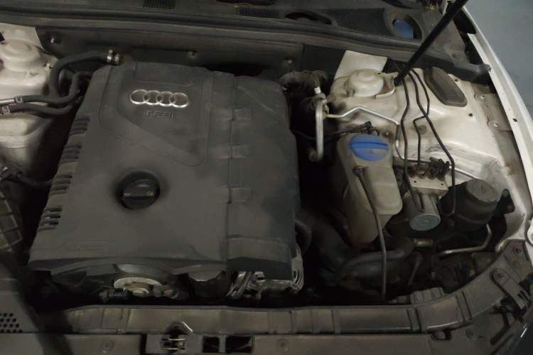Used Audi A5 2010 2.0TFSI Coupe Engine Bay Left