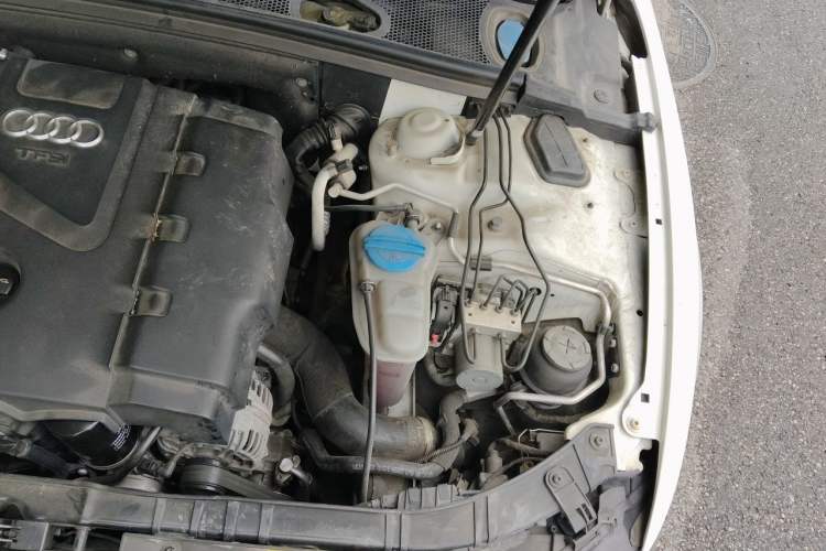 Used Audi A5 2010 2.0TFSI Coupe Engine Bay Left