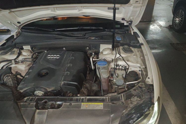 Used Audi A5 2010 2.0TFSI Coupe Engine Bay Left