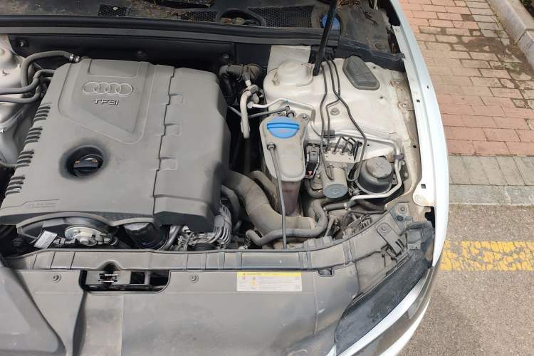 Used Audi A5 2010 2.0TFSI Sportback Comfort Model Engine Bay Left