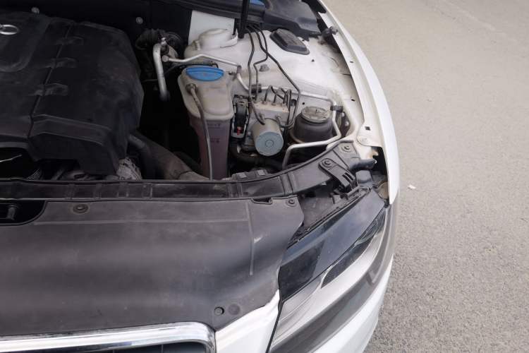 Used Audi A5 2010 2.0TFSI Sportback Technology Model Engine Bay Left