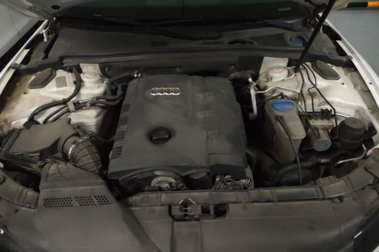 Used Audi A5 2010 2.0TFSI Coupe Engine Bay