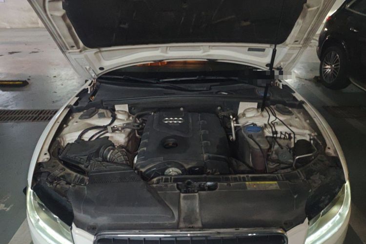 Used Audi A5 2010 2.0TFSI Coupe Engine Bay