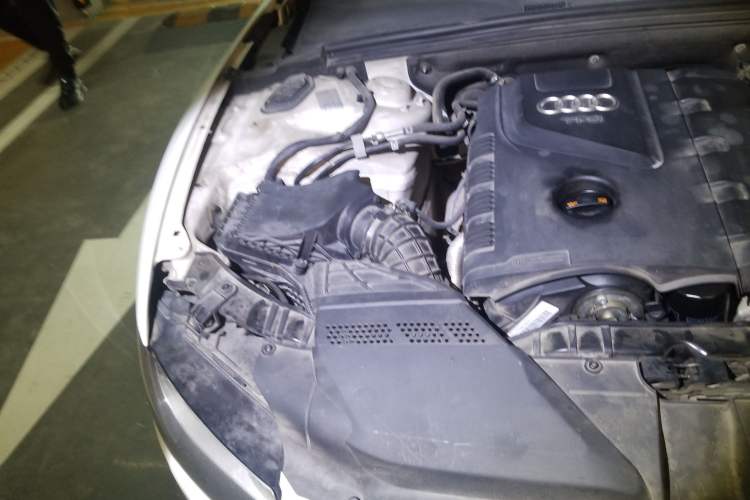 Used Audi A5 2010 2.0TFSI Coupe Engine Bay Right
