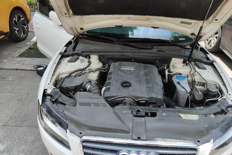 Used Audi A5 2010 2.0TFSI Sportback Comfort Model Engine Bay Right