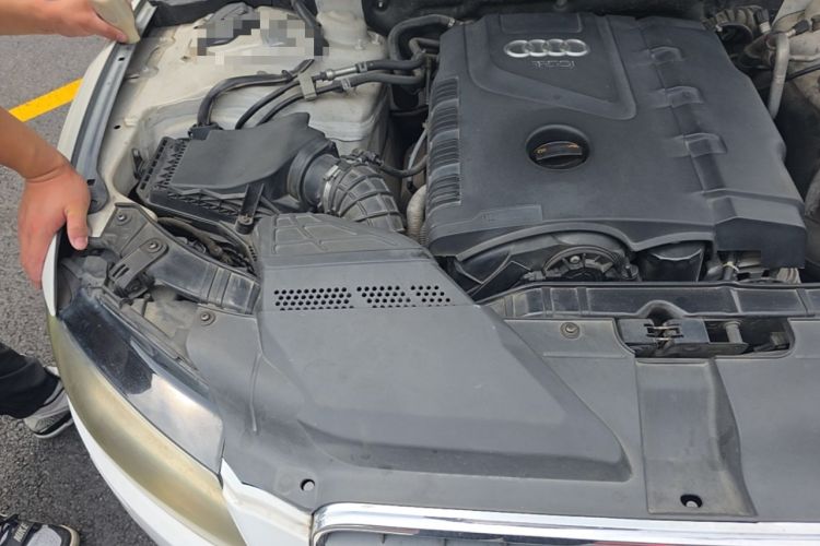 Used Audi A5 2010 2.0TFSI Sportback Comfort Model Engine Bay Right