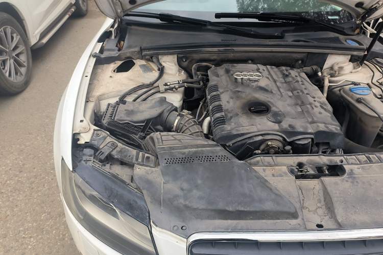 Used Audi A5 2010 2.0TFSI Coupe Engine Bay Right
