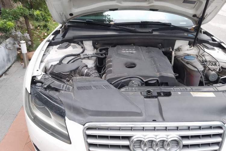 Used Audi A5 2010 2.0TFSI Sportback Comfort Model Engine Bay Right