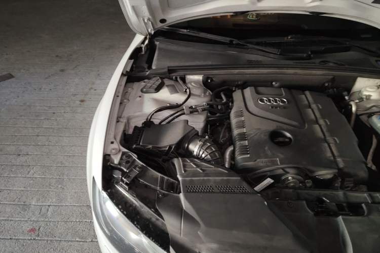 Used Audi A5 2010 2.0TFSI Coupe Engine Bay Right