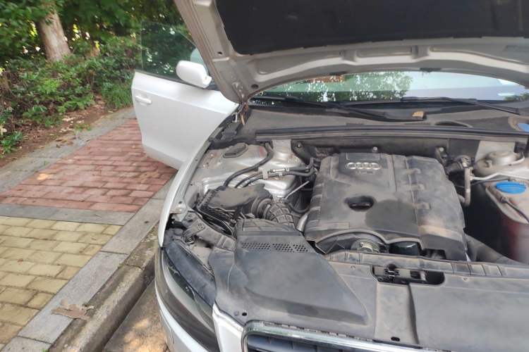 Used Audi A5 2010 2.0TFSI Sportback Comfort Model Engine Bay Right