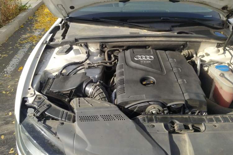 Used Audi A5 2010 2.0TFSI Cabriolet Engine Bay Right
