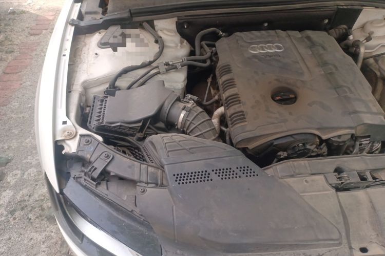 Used Audi A5 2010 2.0TFSI Cabriolet Engine Bay Right