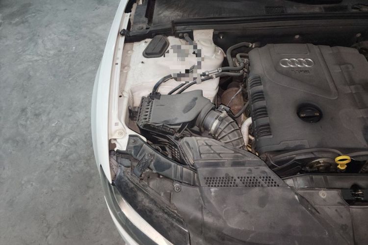 Used Audi A5 2010 2.0TFSI Coupe Engine Bay Right