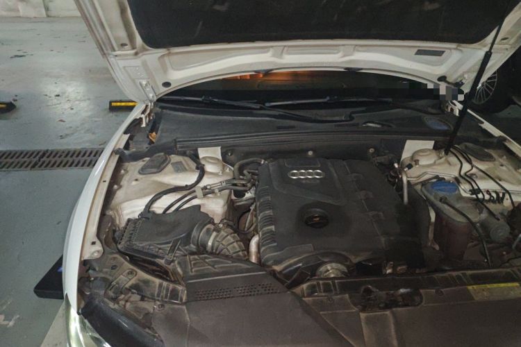 Used Audi A5 2010 2.0TFSI Coupe Engine Bay Right