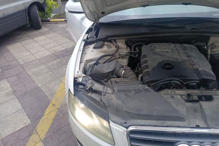 Used Audi A5 2010 2.0TFSI Cabriolet Engine Bay Right