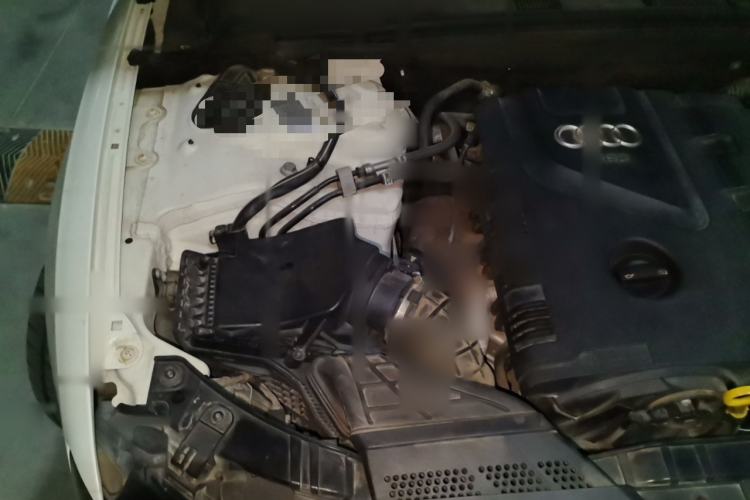 Used Audi A5 2010 2.0TFSI Cabriolet Engine Bay Right