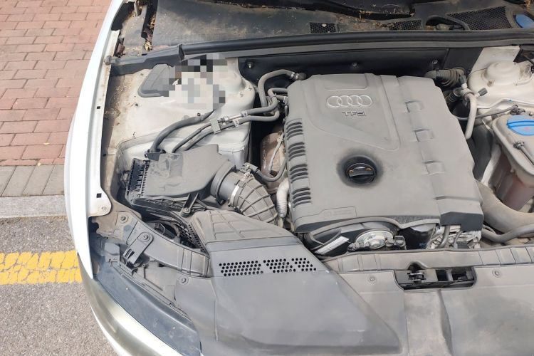 Used Audi A5 2010 2.0TFSI Sportback Comfort Model Engine Bay Right