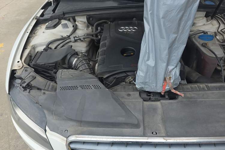 Used Audi A5 2010 2.0TFSI Sportback Comfort Model Engine Bay Right