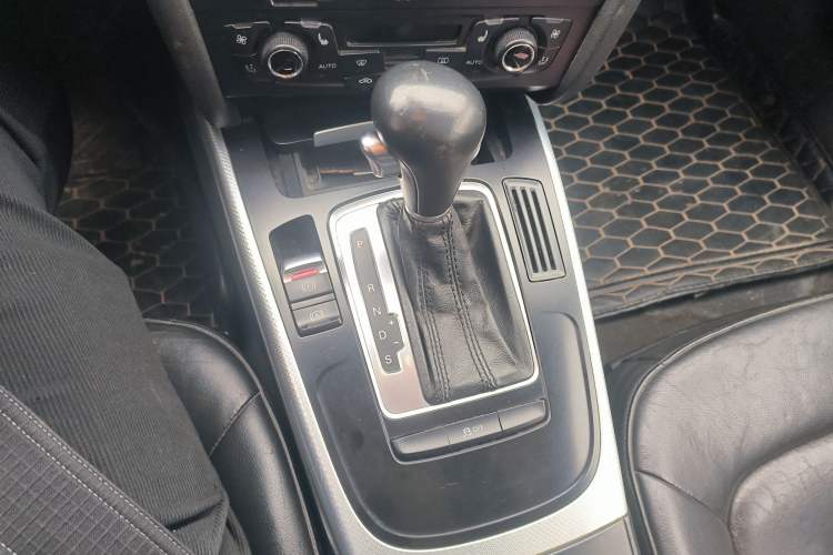 Used Audi A5 2010 2.0TFSI Coupe Gear Lever