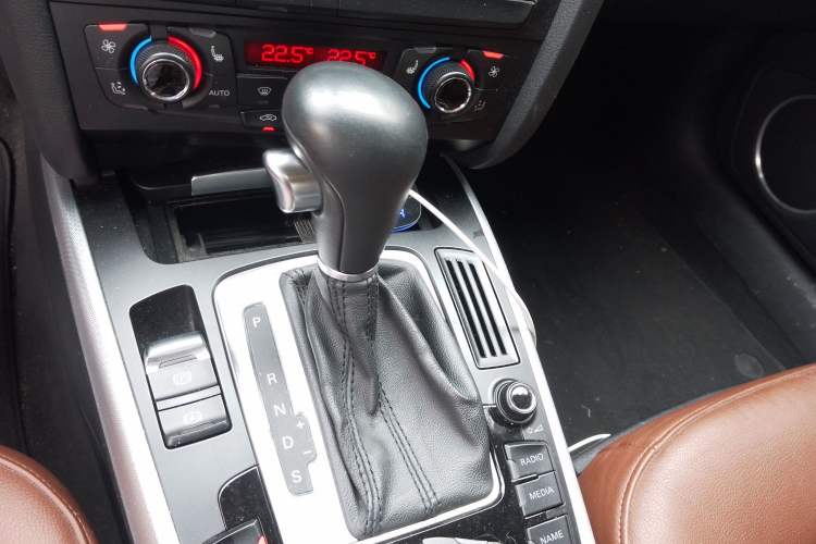 Used Audi A5 2010 2.0TFSI Sportback Comfort Model Gear Lever