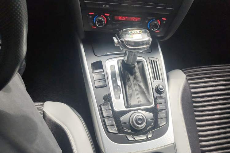 Used Audi A5 2010 2.0TFSI Sportback Comfort Model Gear Lever