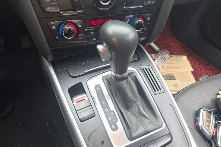 Used Audi A5 2010 2.0TFSI Sportback Comfort Model Gear Lever