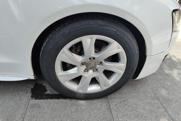 Used Audi A5 2010 2.0TFSI Sportback Comfort Model Right Front Wheel Hub