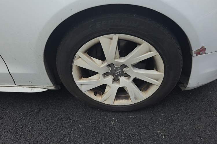 Used Audi A5 2010 2.0TFSI Sportback Comfort Model Right Front Wheel Hub