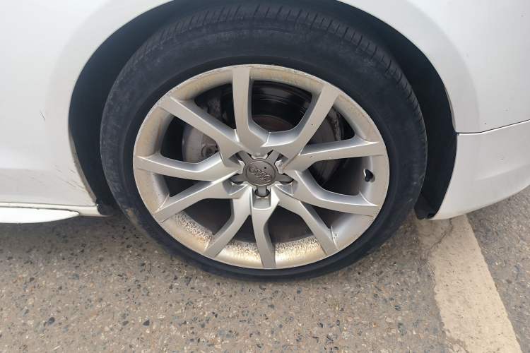 Used Audi A5 2010 2.0TFSI Coupe Right Front Wheel Hub