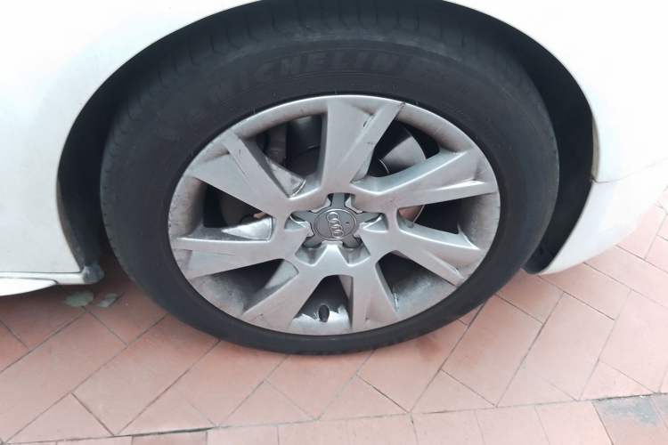Used Audi A5 2010 2.0TFSI Sportback Comfort Model Right Front Wheel Hub