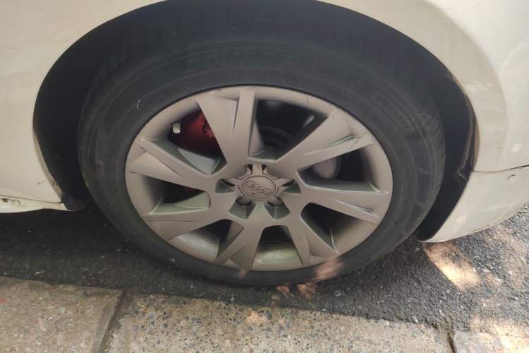 Used Audi A5 2010 2.0TFSI Sportback Comfort Model Right Front Wheel Hub