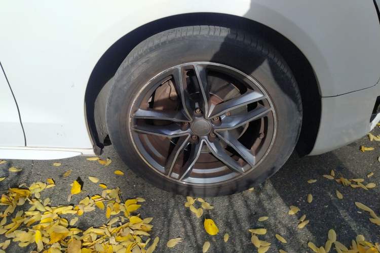 Used Audi A5 2010 2.0TFSI Cabriolet Right Front Wheel Hub